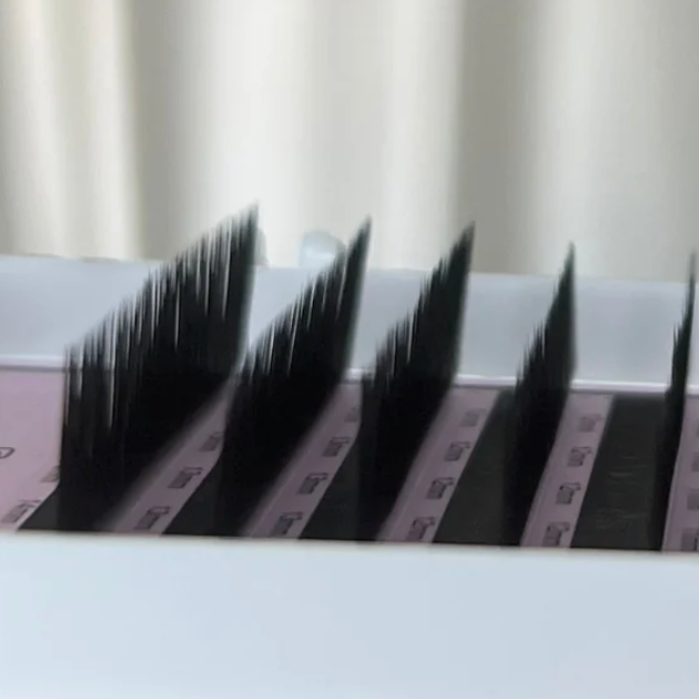 L - Lashes med L-kurve til eyelash extensions.