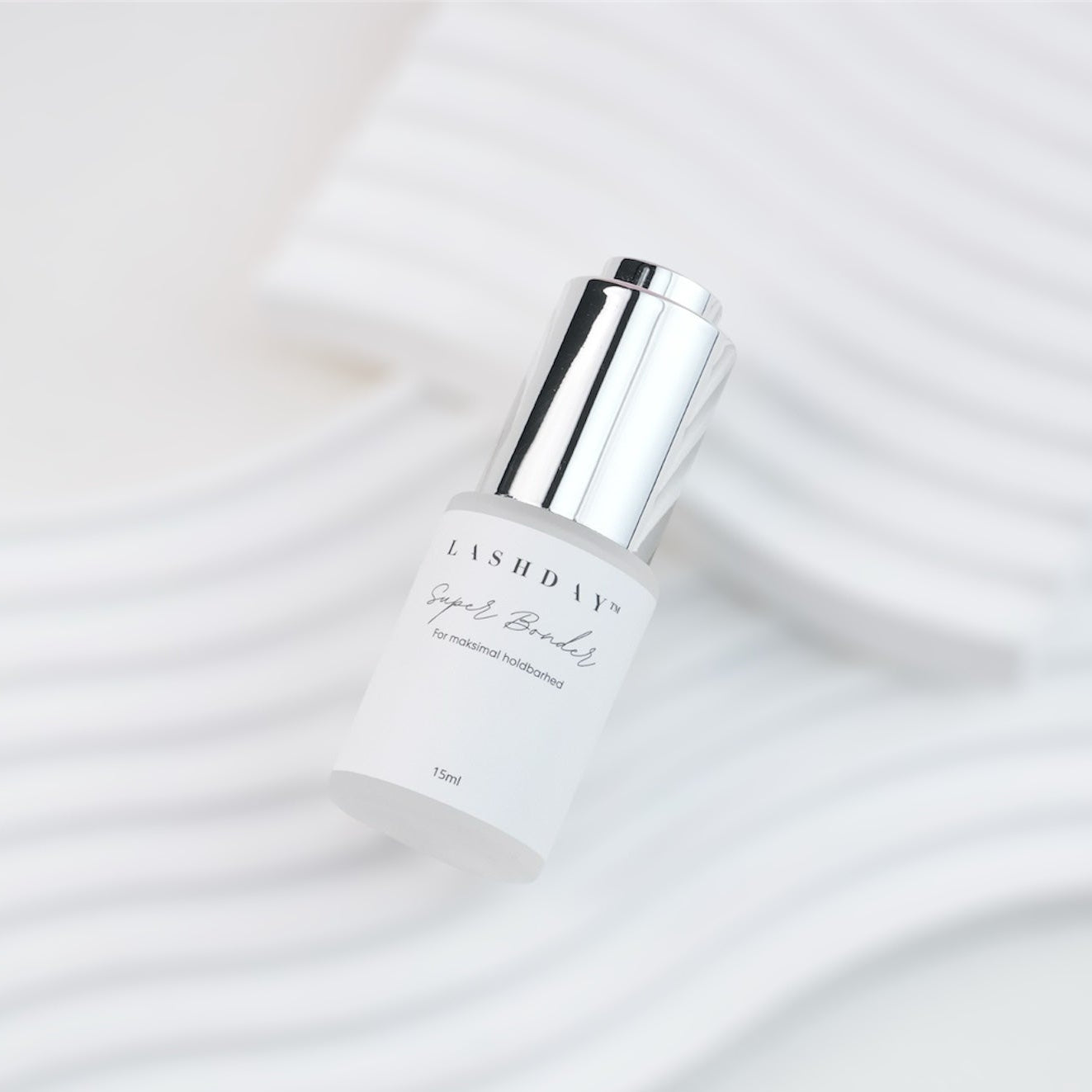 Superbonder til professionelle eyelash extensions.