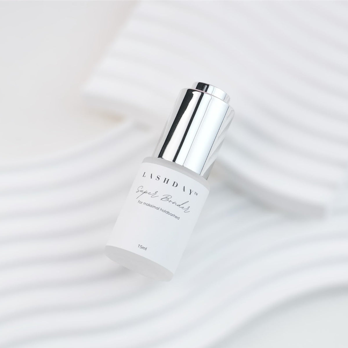 Superbonder til professionelle eyelash extensions.