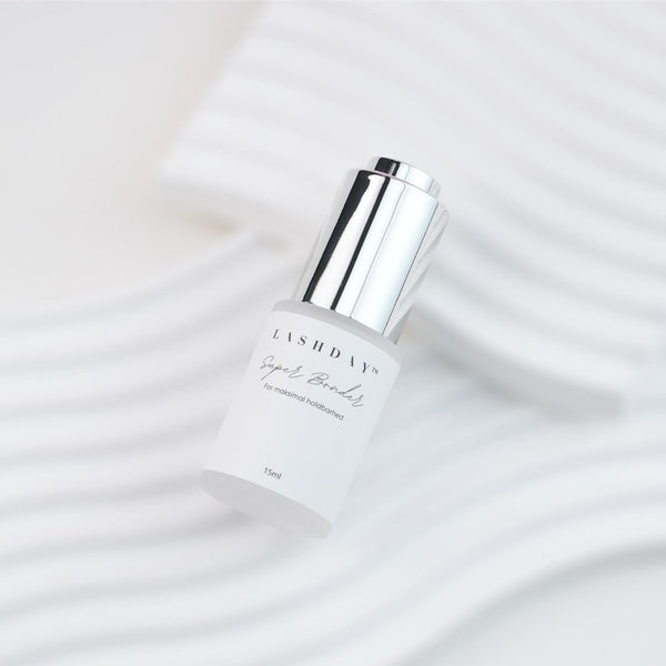 Superbonder til professionelle eyelash extensions.