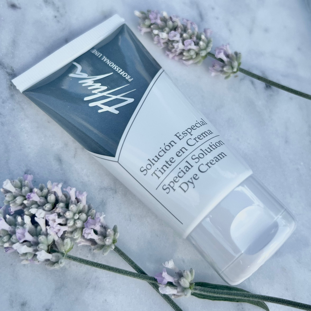 Thuya Solution Dye Cream til professionel bryn- og vippefarvning.