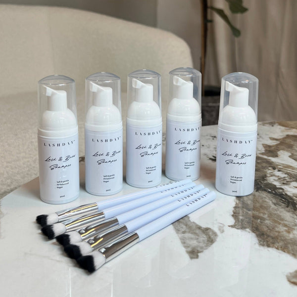 Vippeshampoo til rengøring af eyelash extensions.