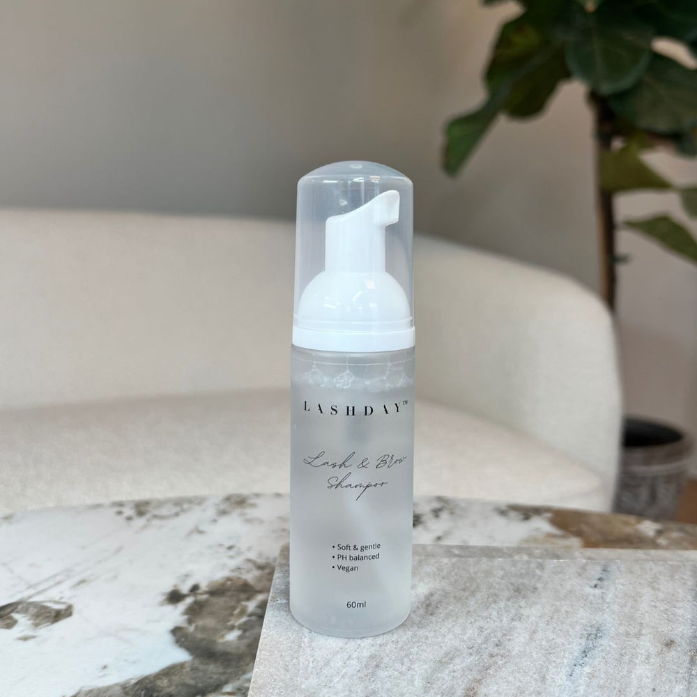 Lash shampoo til rengøring og pleje af eyelash extensions.