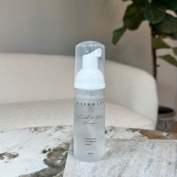 Lash shampoo til rengøring og pleje af eyelash extensions.